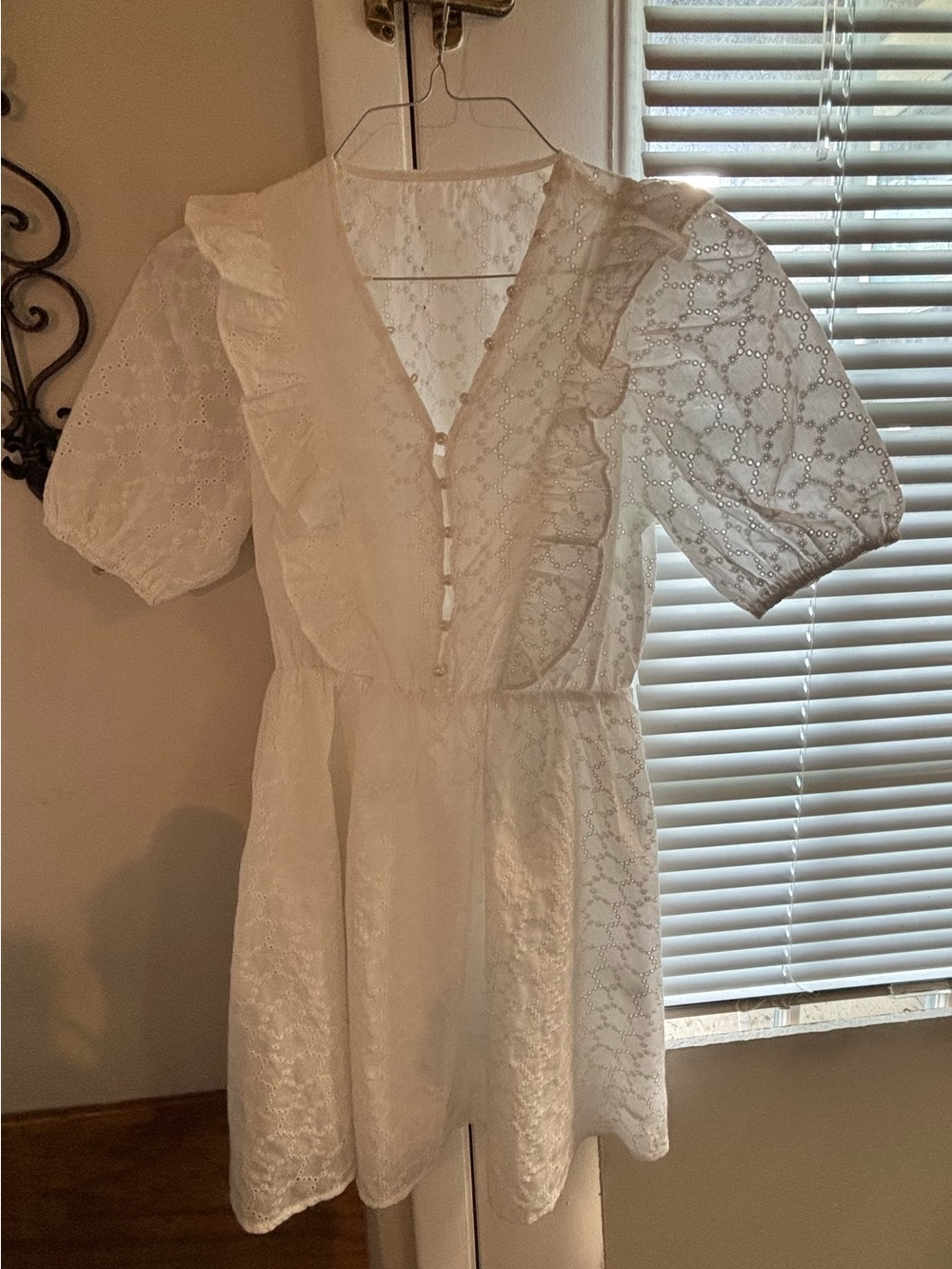 Niay Small-Size 4 White Short-sleeve Dress